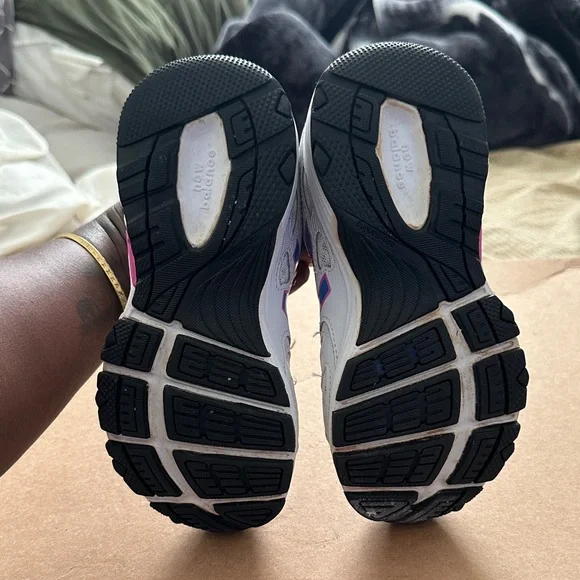 New Balance 680v3 Kids' White and Purple Sneakers - Picture 4 of 4